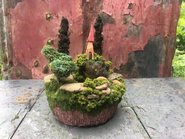 CREMATION URN: MOSS GARDEN, a Unique, Mid-Size or Sharing Urn for Human or Pet Ashes